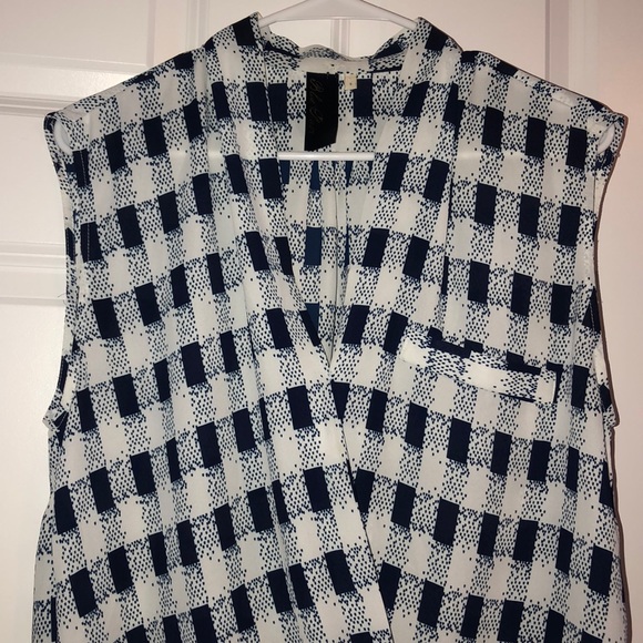 Top - Picture 2 of 4